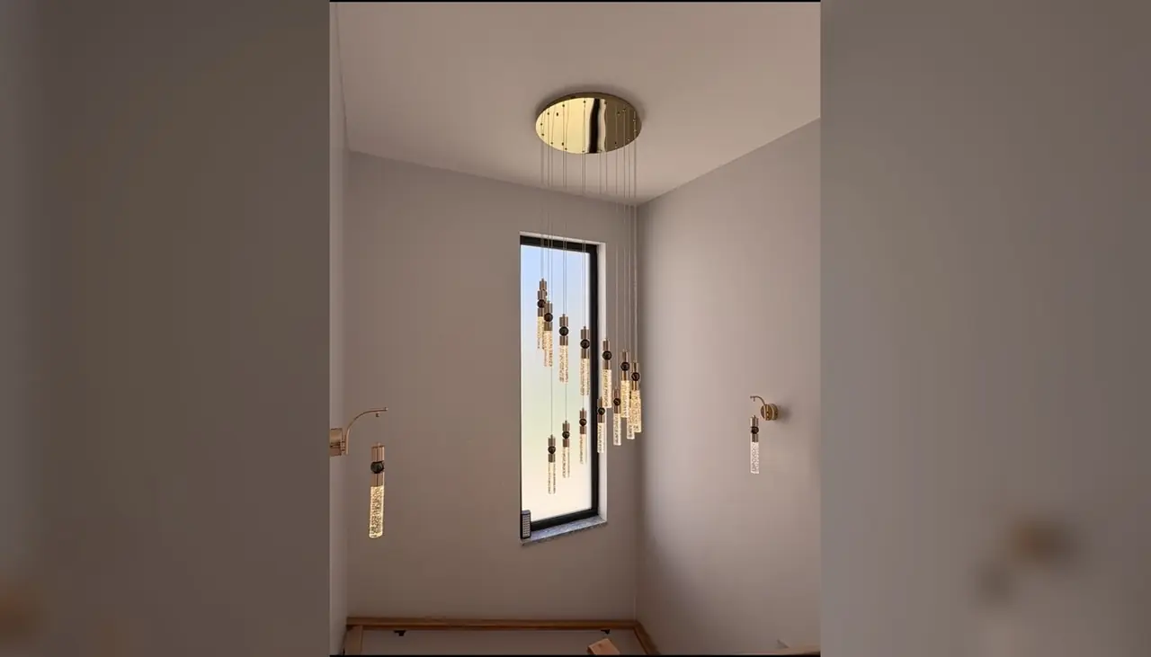 Modern merdiven boşluğu sarkıt uygulaması